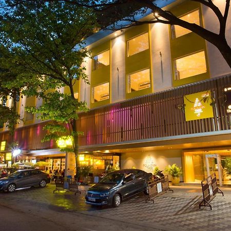 Fountain Tree By Tgi Hotel Bangalore Bagian luar foto