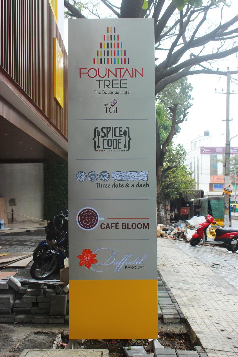 Fountain Tree By Tgi Hotel Bangalore Bagian luar foto