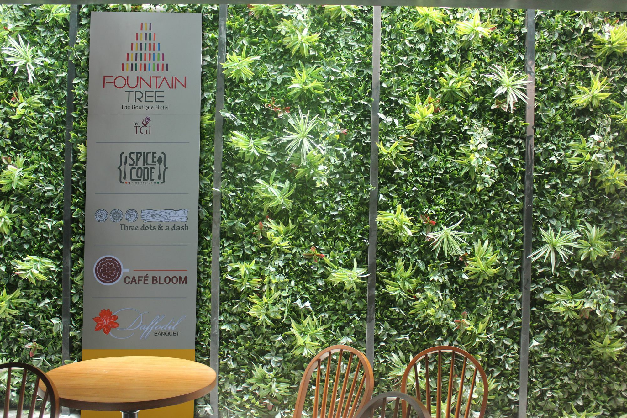Fountain Tree By Tgi Hotel Bangalore Bagian luar foto
